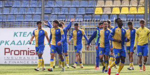 Στην κορυφή ο Γραμμένος, πλησίασε ο Σιμόνι