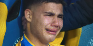 Οι ποδοσφαιριστές οφείλουν να αισθάνονται, να πονάνε και είναι ελεύθεροι να κλαίνε...