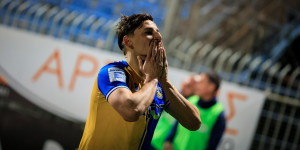 Ποντάρει μόνο στον εαυτό του και τον κόσμο του