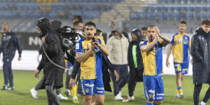 Παιδιά, όμως είμαστε ακόμη τελευταίοι…