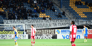 Το πανό των Tigers για τους οπαδούς του ΠΑΟΚ και τη «Βιολάντα»