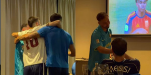 Οι πανηγυρισμοί και το fair play Ισπανών και Αργεντίνων του Αστέρα AKTOR για τον τελικό του Μουντιάλ