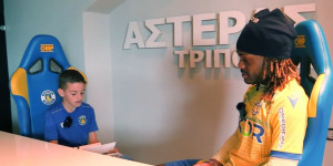 Ο μικρός Γιώργος συμπλήρωσε το άλμπουμ του και γνώρισε τον Μπιλέ (vid)