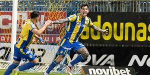 Ο "Τριάντα" βγαίνει μπροστά και ηγείται