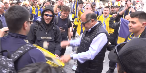 O Δημήτρης Μποροβήλος χτυπάει το τύμπανο και δίνει ρυθμό! (vid)