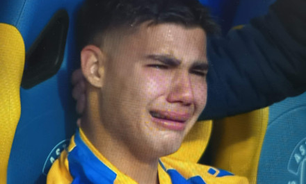 Οι ποδοσφαιριστές οφείλουν να αισθάνονται, να πονάνε και είναι ελεύθεροι να κλαίνε...