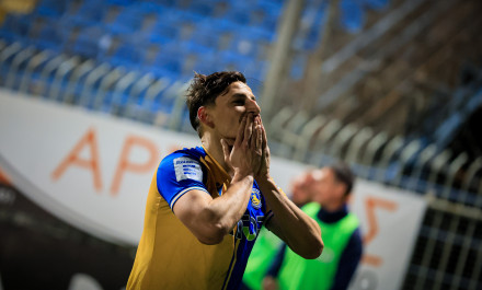 Ποντάρει μόνο στον εαυτό του και τον κόσμο του