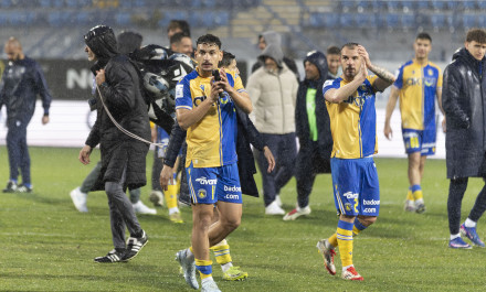 Παιδιά, όμως είμαστε ακόμη τελευταίοι…