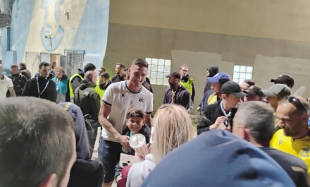 Τρέλα και αποθέωση για τον «χρυσό» σκόρερ Μακέντα