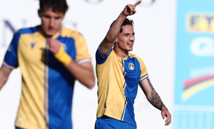 Ο Σιμόνι ήταν ο 12ος παίκτης του Αστέρα Β' AKTOR που έπαιξε για την πρώτη ομάδα