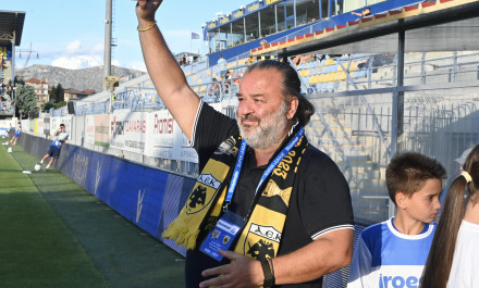 Η χειραψία Ηλιόπουλου - Μπάκου και τα αμοιβαία συγχαρητήρια