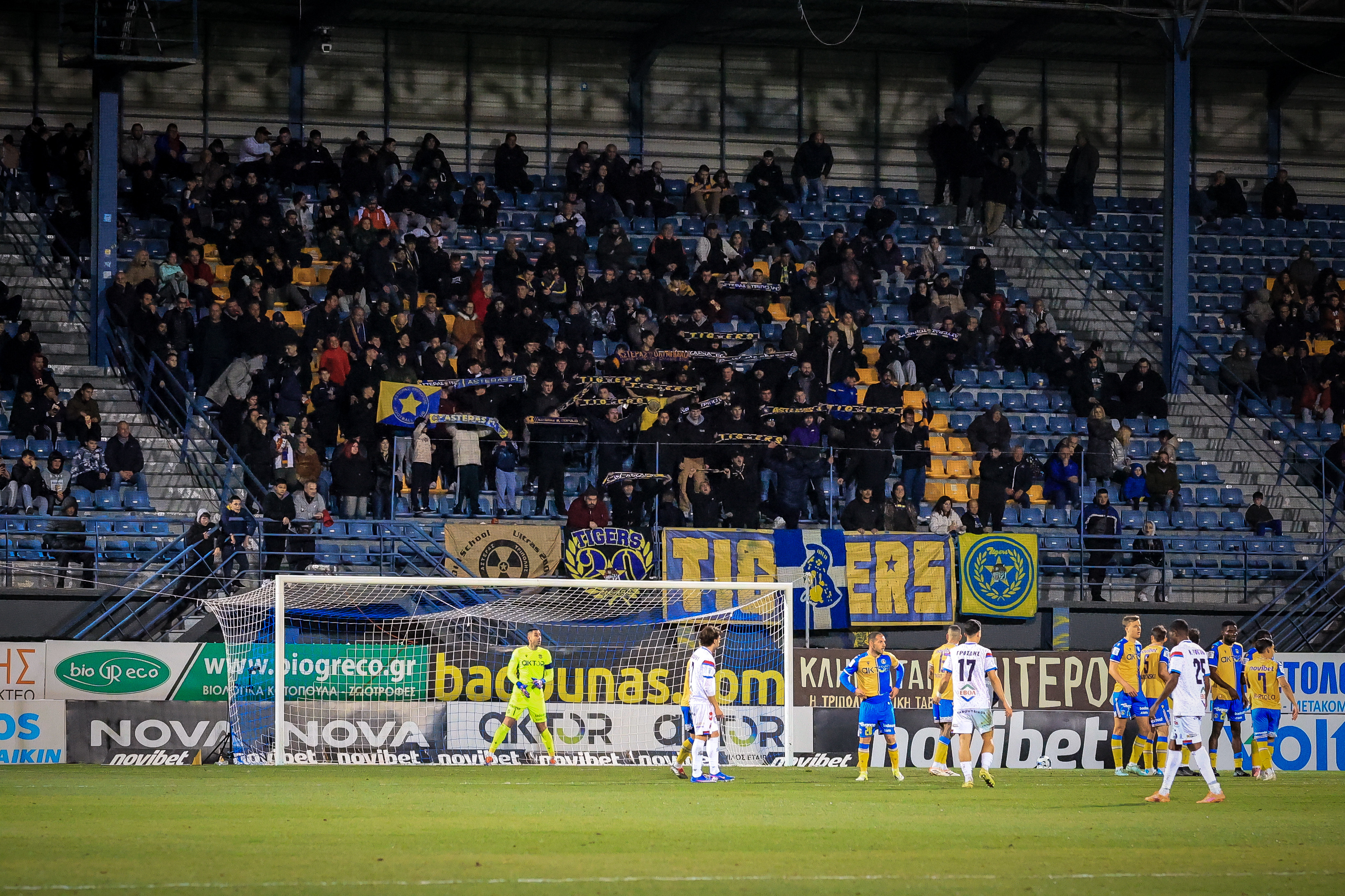(Δίκαιο) Ξέσπασμα κόσμου με συνθήματα και απογοήτευση…