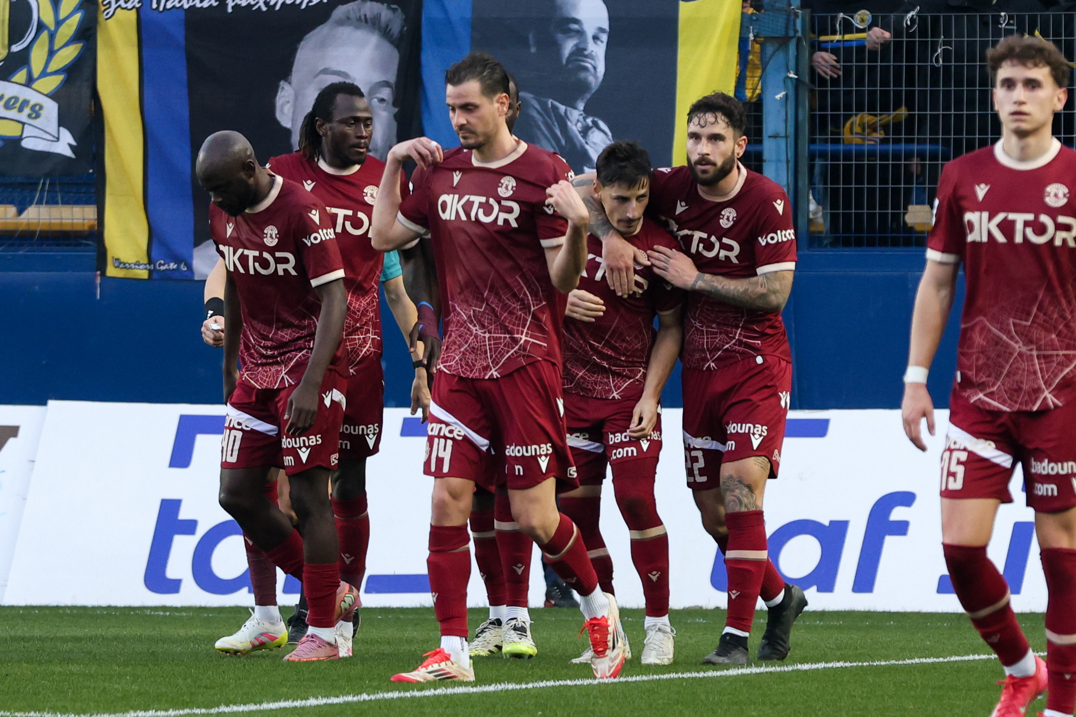 Το "μαύρο" κουτί των εκτός έδρας