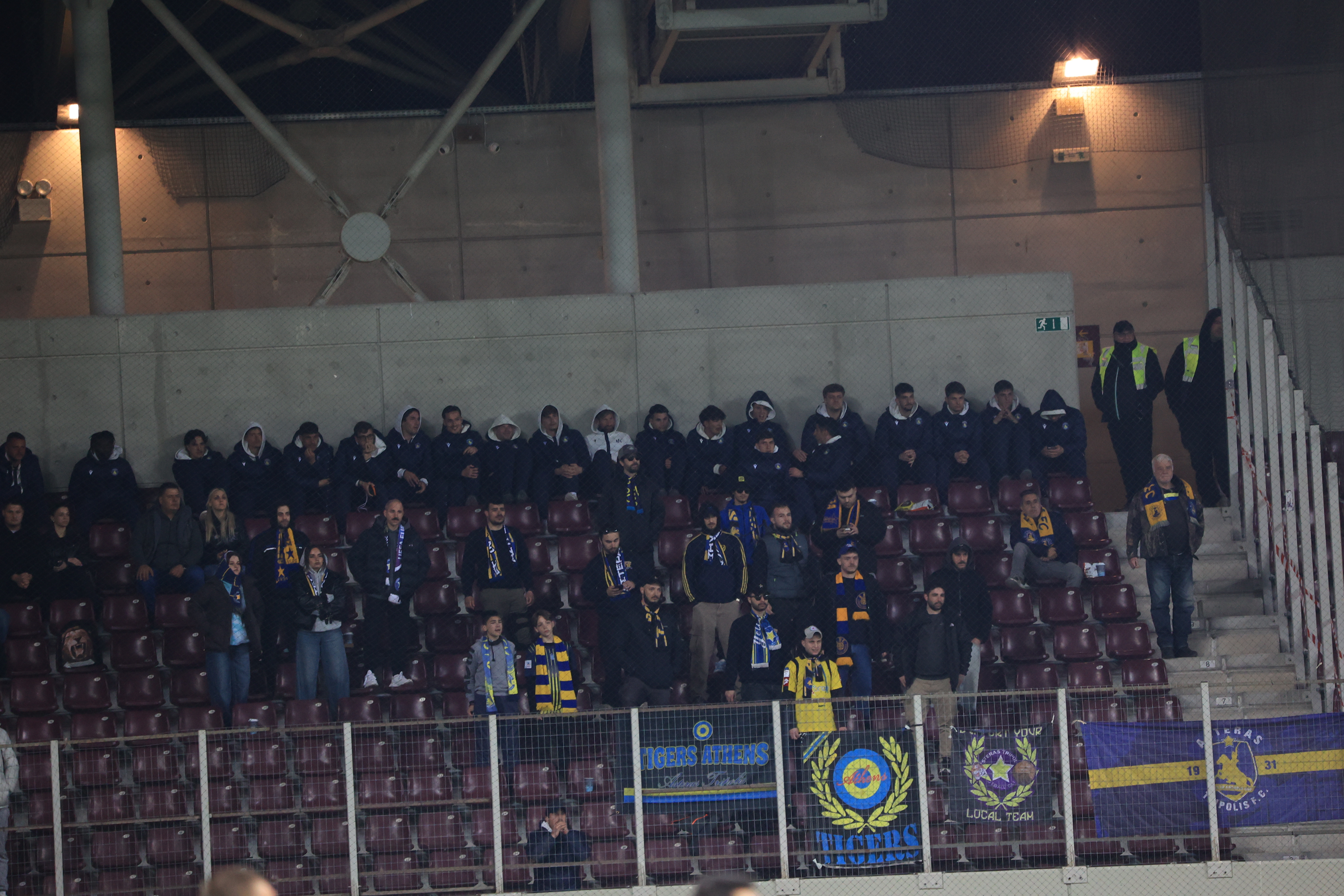 Πουθενά μόνος - Οπαδοί του ΑΣΤΕΡΑ δίπλα στην ομάδα στη Λάρισα