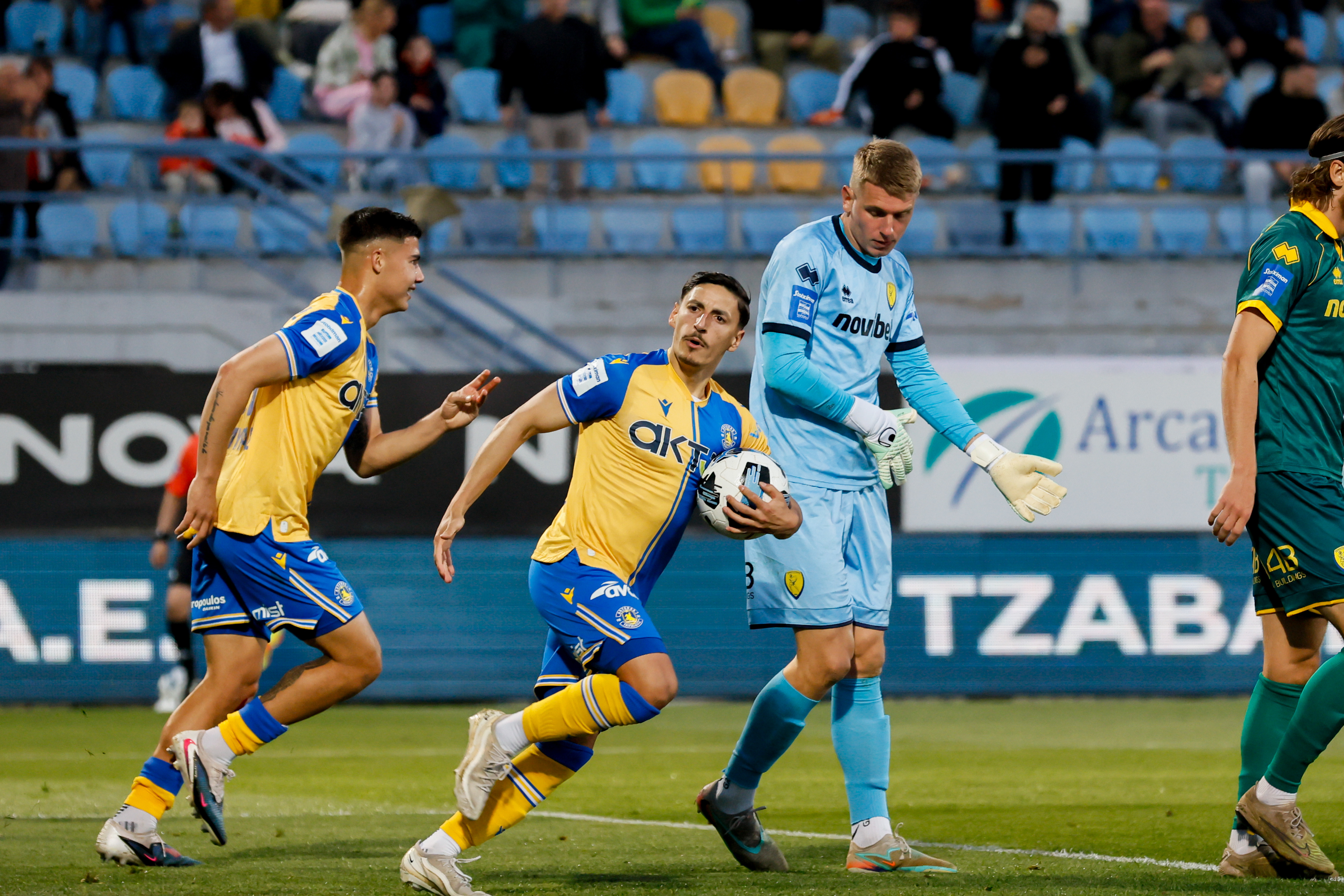 Τι άλλο να κάνει ο Μπαρτόλο; Σπαθιά να καταπιεί;