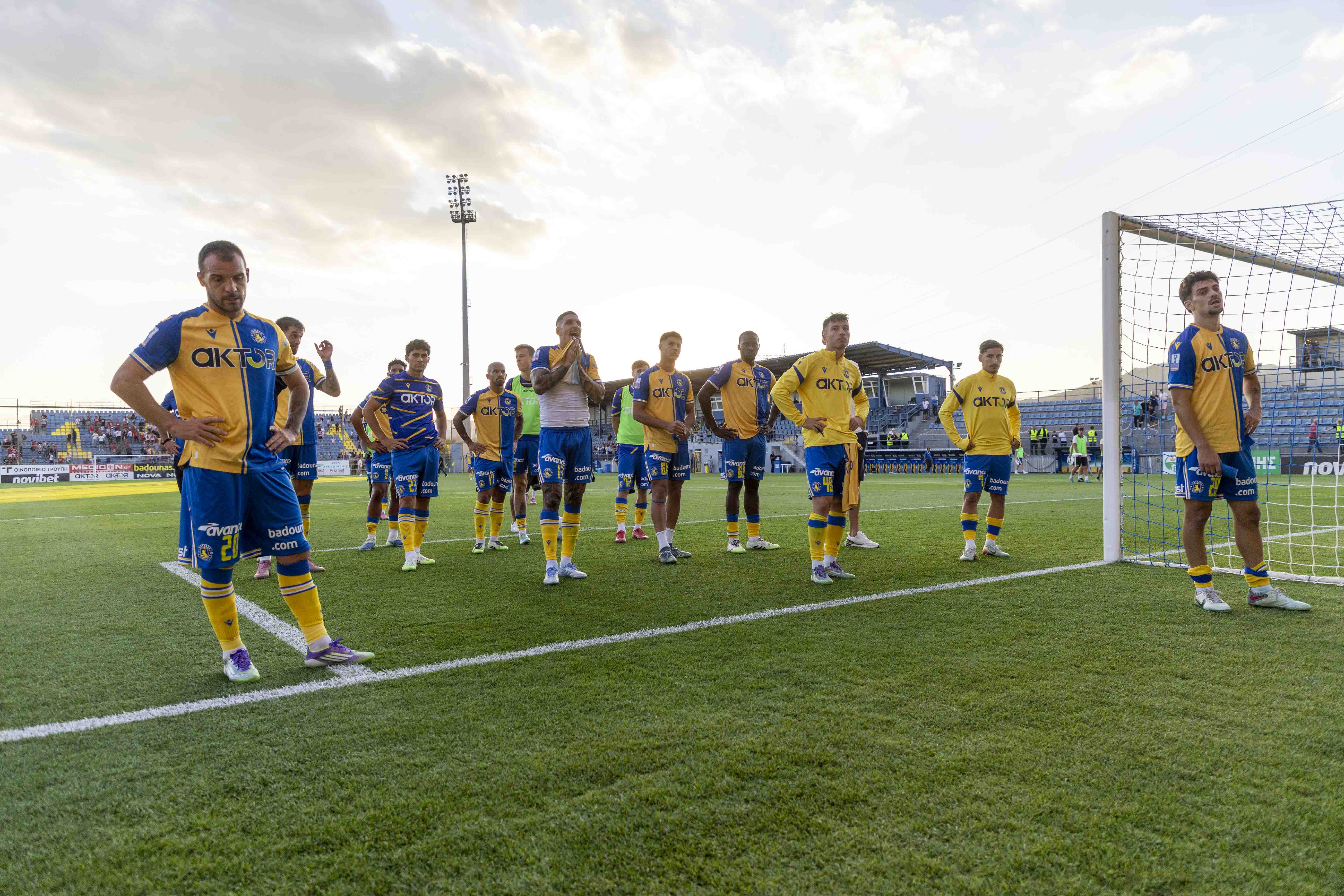 Από έκτος στη μάχη για παραμονή