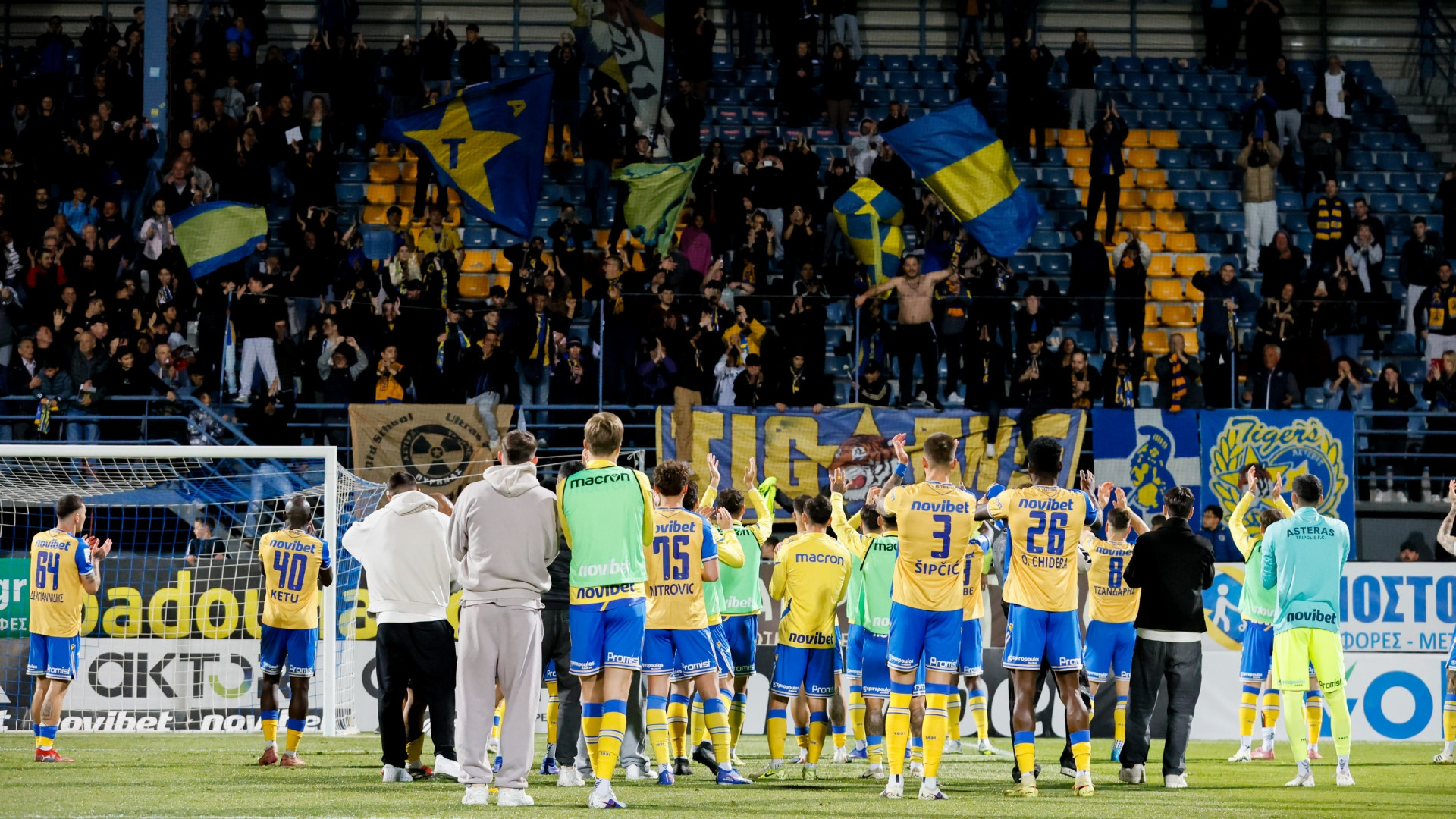 Ο κόσμος αποθέωσε τους μαχητές του Αντωνόπουλου (vid)