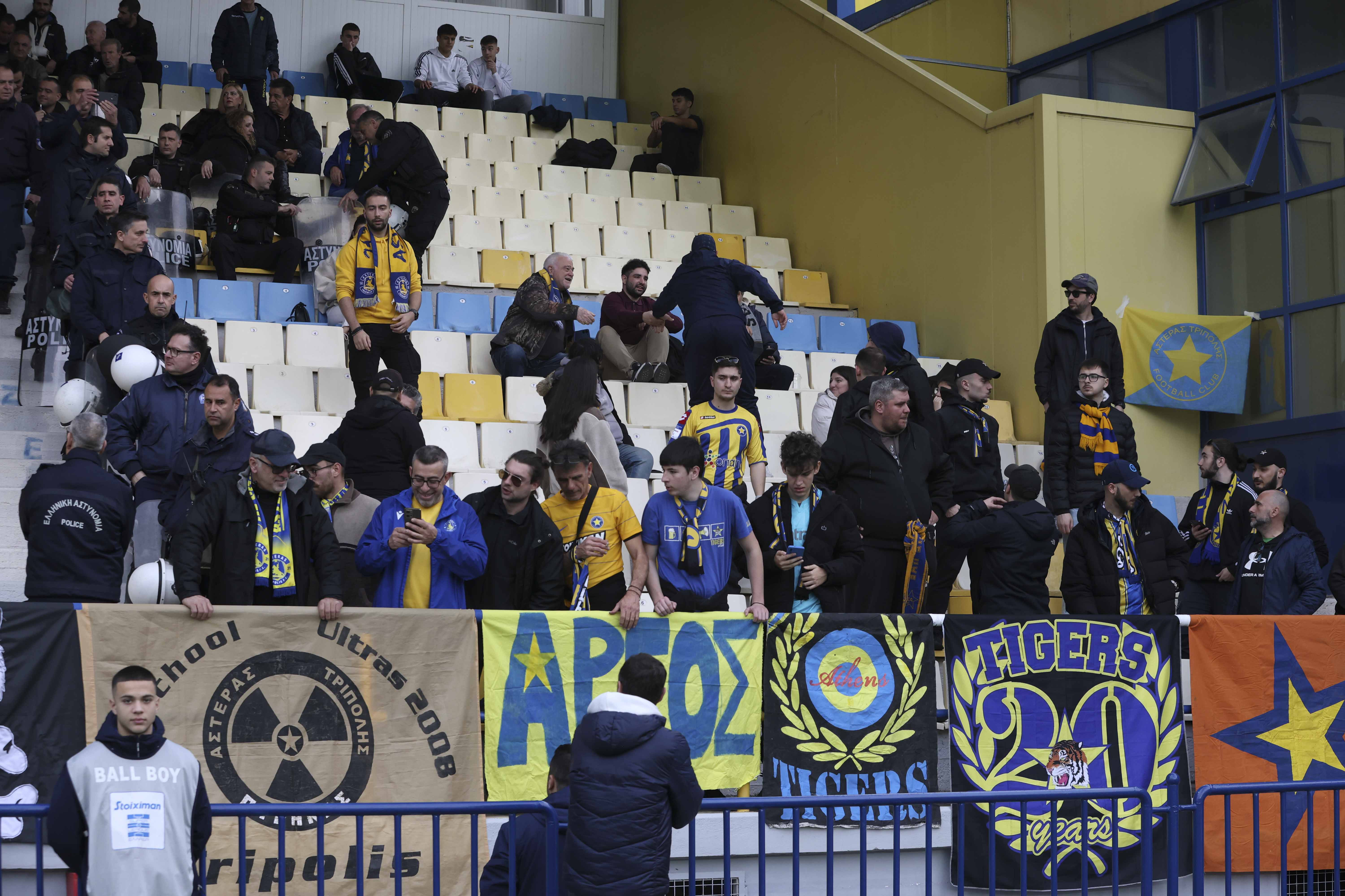 Ο κόσμος πάντα εκεί