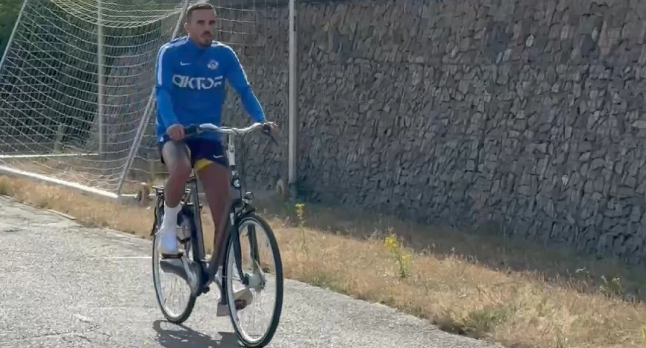 Κουρμπέλης και Κιμπιόκα πήγαν στη προπόνηση του Αστέρα AKTOR με... στυλ (video)