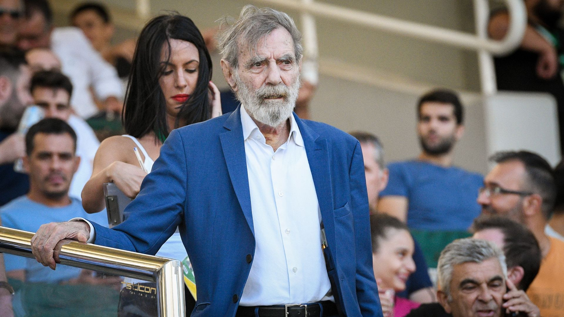 Με μαύρα περιβραχιόνια, λουλούδια κι ενός λεπτού σιγή το Παναθηναϊκός - Αστέρας AKTOR