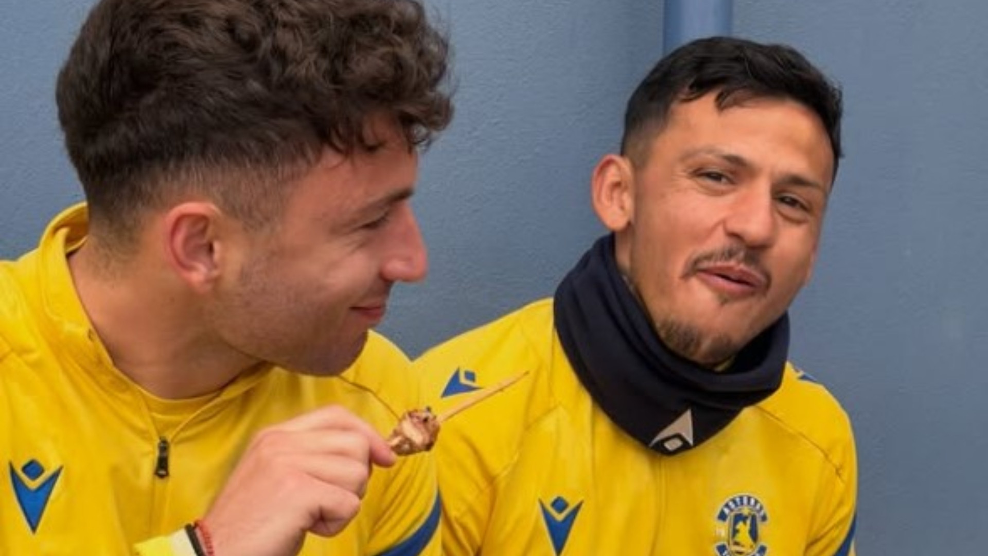 Η "κιτρινομπλέ" Τσικνοπέμπτη